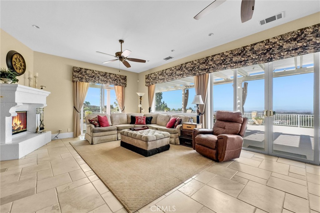 38525 Via De Oro Property Photo 6
