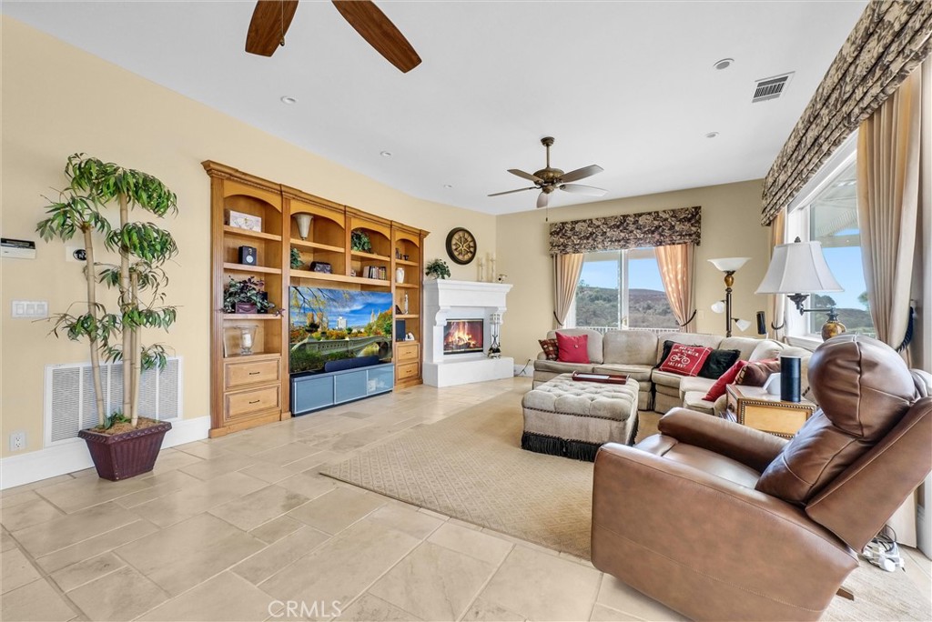 38525 Via De Oro Property Photo 11