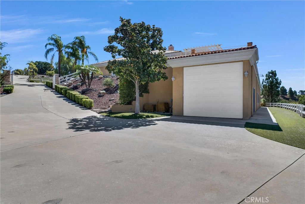 38525 Via De Oro Property Photo 23