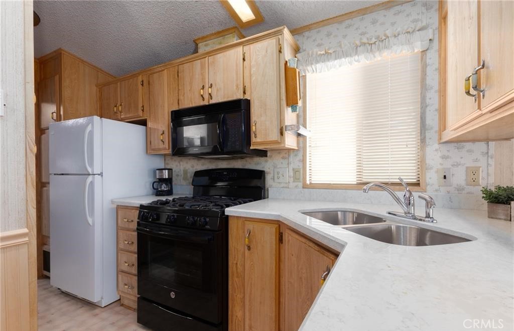 1295 S Cawston Avenue 87 Property Photo 6