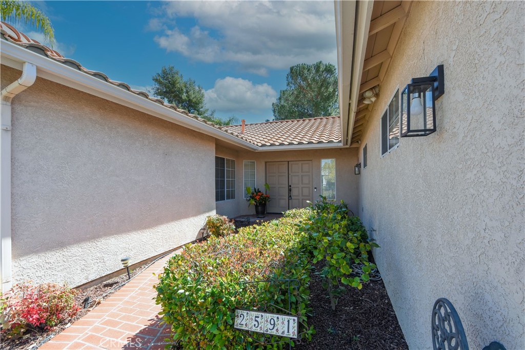 2591 Peach Tree Property Photo 4