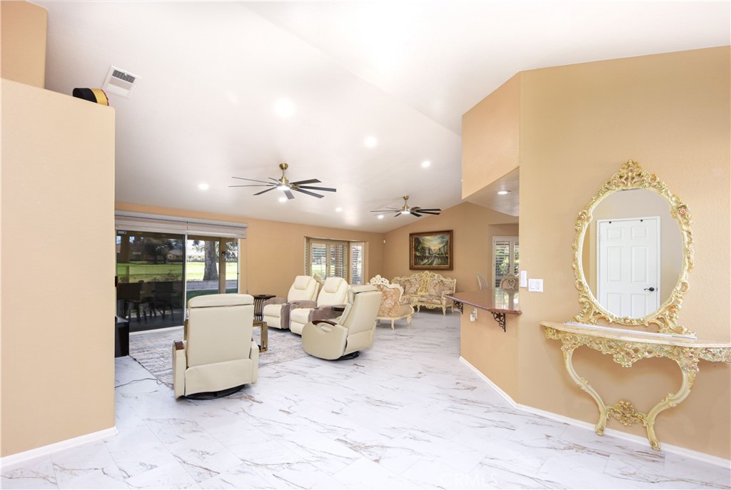 2591 Peach Tree Property Photo 5