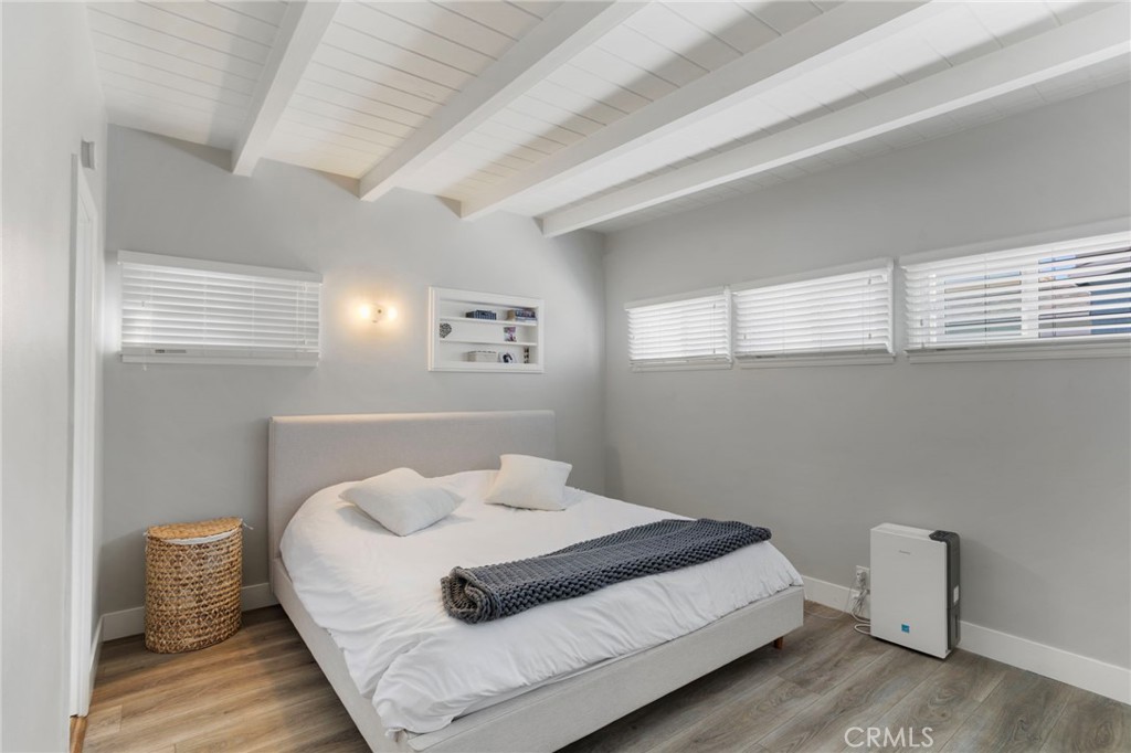 27 66th Place Property Photo 16