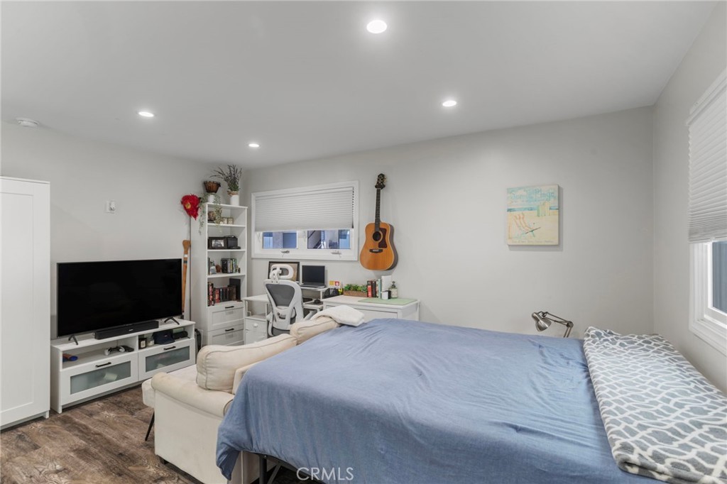 27 66th Place Property Photo 17