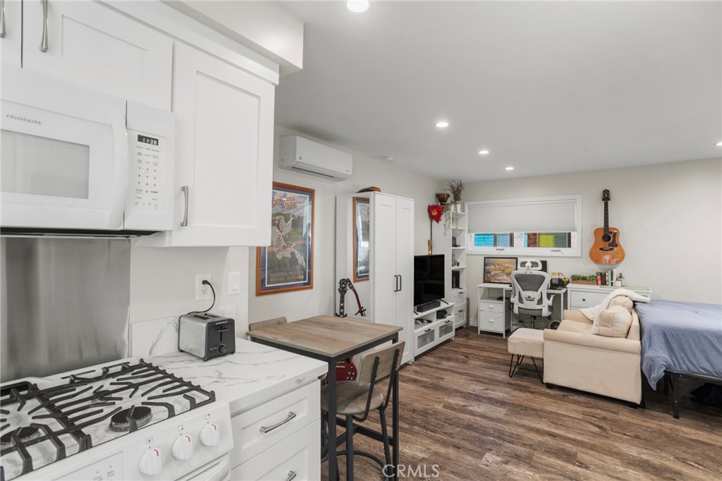 27 66th Place Property Photo 22