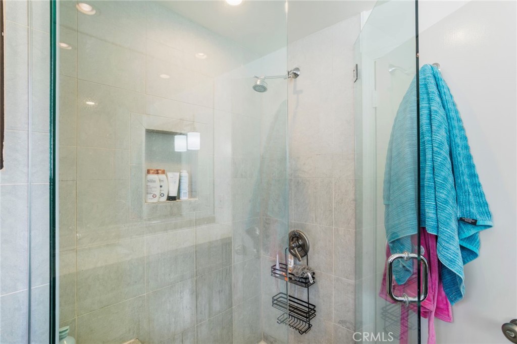 27 66th Place Property Photo 36