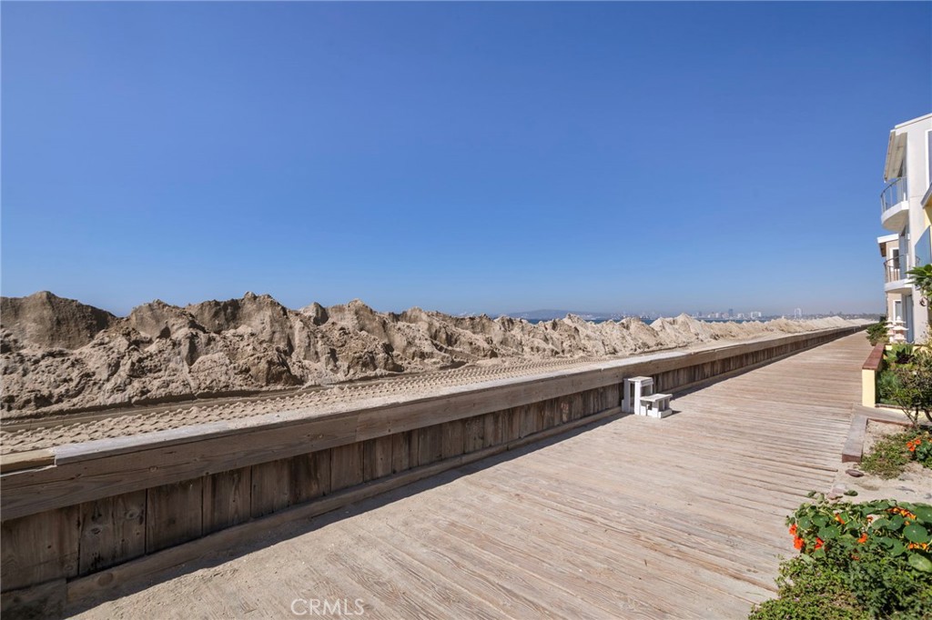 27 66th Place Property Photo 43
