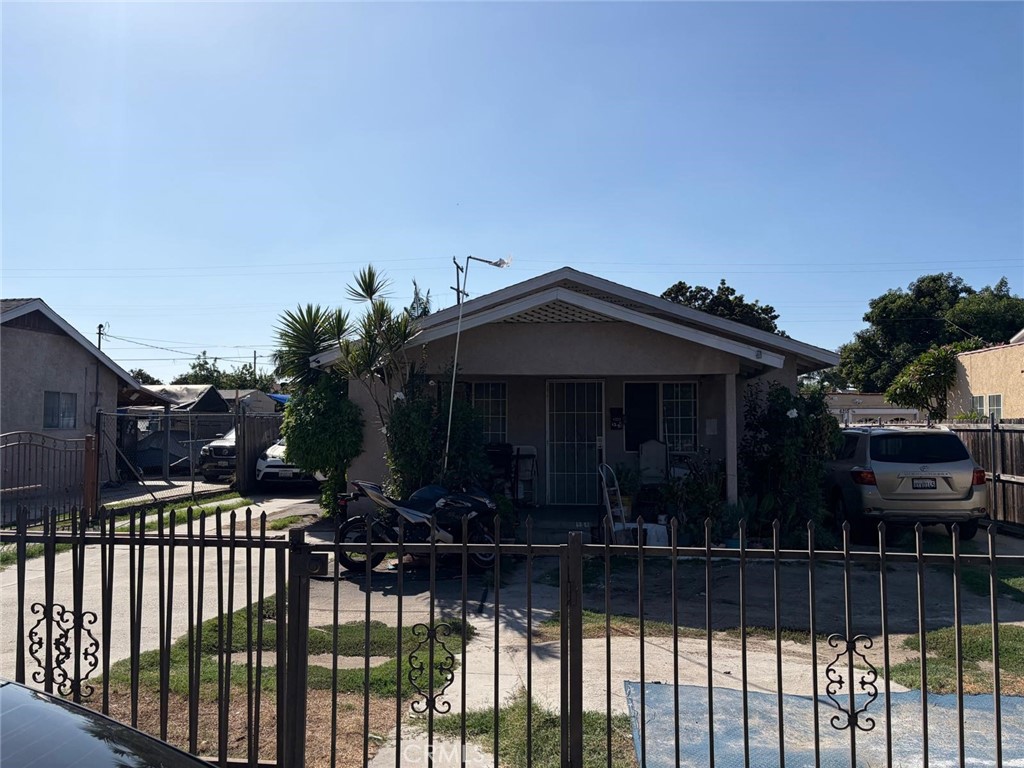 6221 Heliotrope Property Photo 1