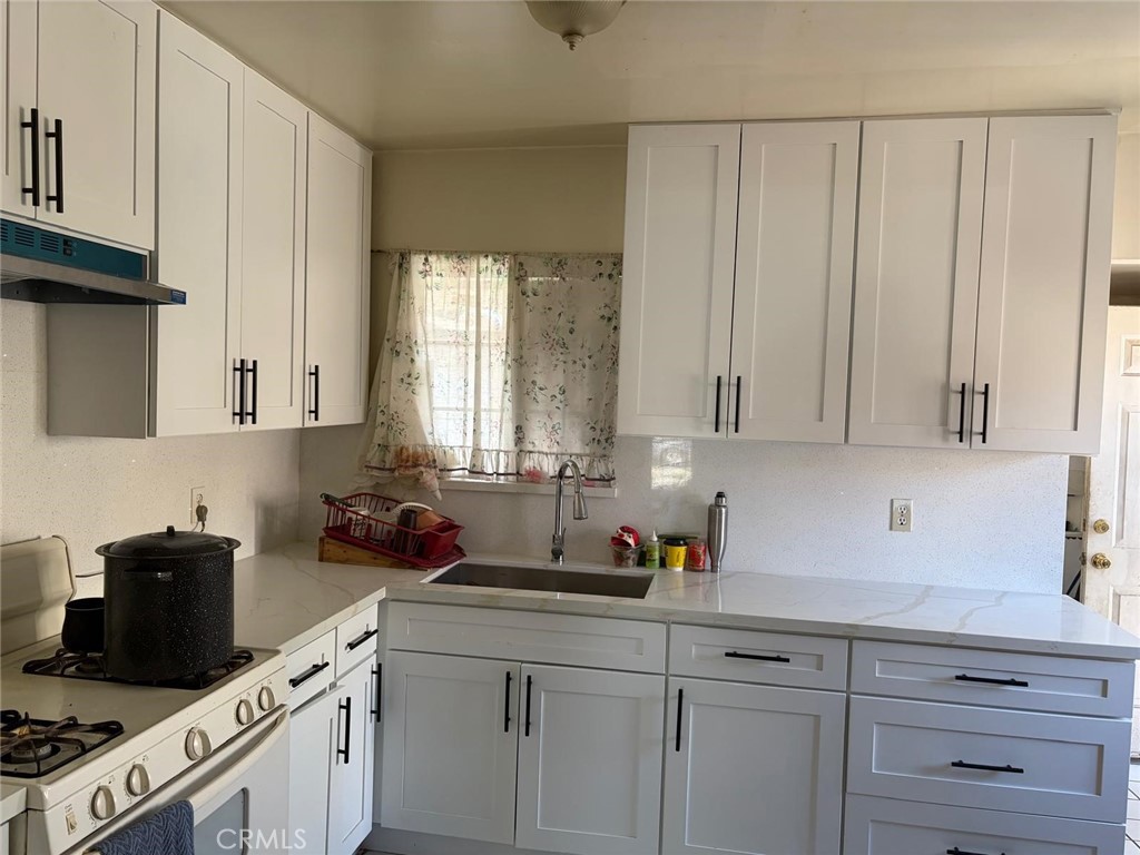 6221 Heliotrope Property Photo 7