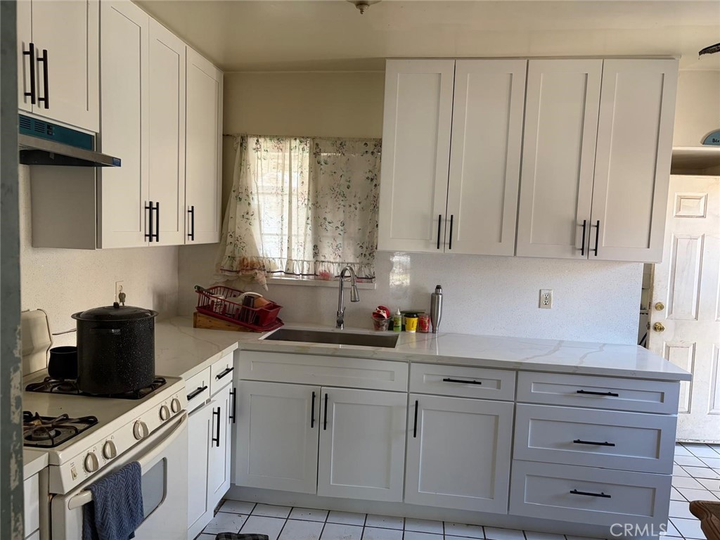 6221 Heliotrope Property Photo 9