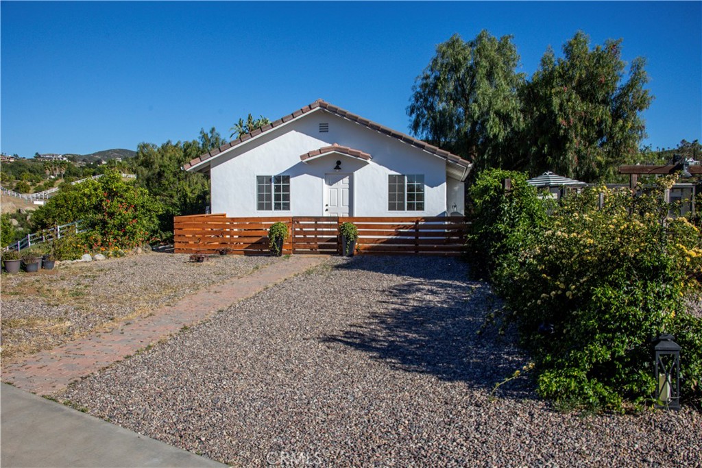 37645 Via De Los Arboles B Property Photo 3