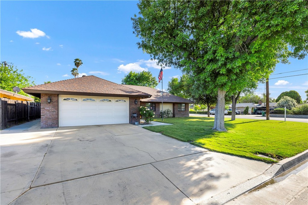 41257 Plumrose Property Photo 2