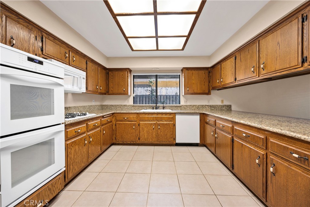 41257 Plumrose Property Photo 6