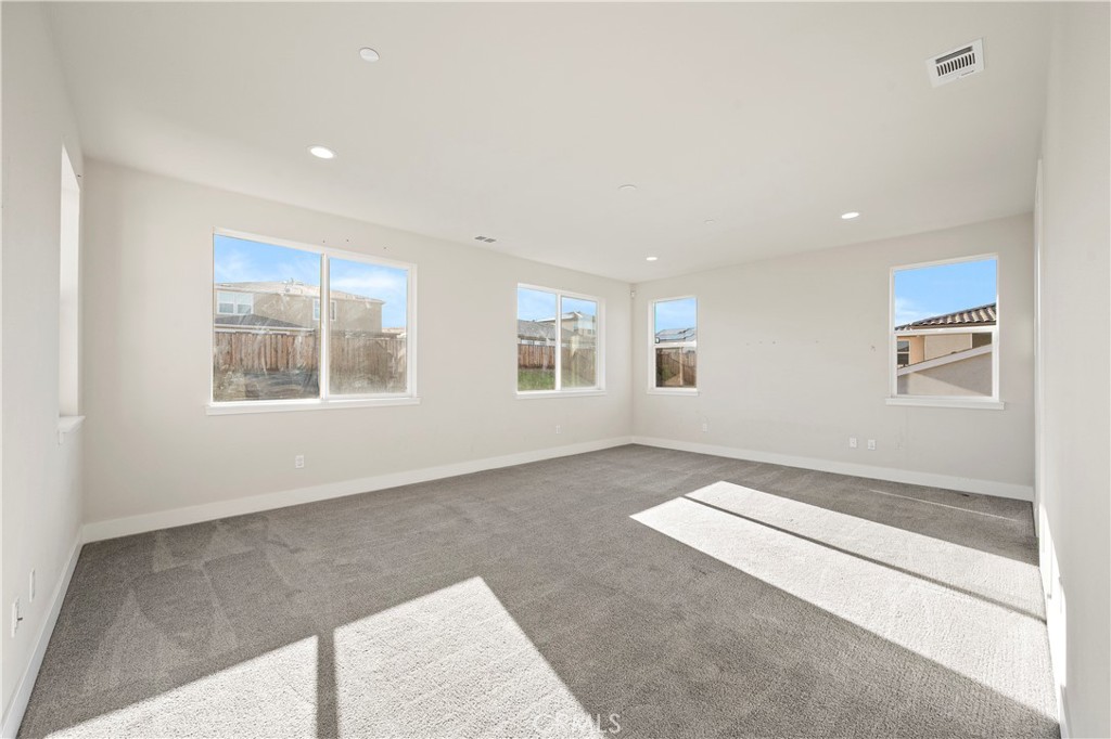 5541 Promontory Property Photo 4