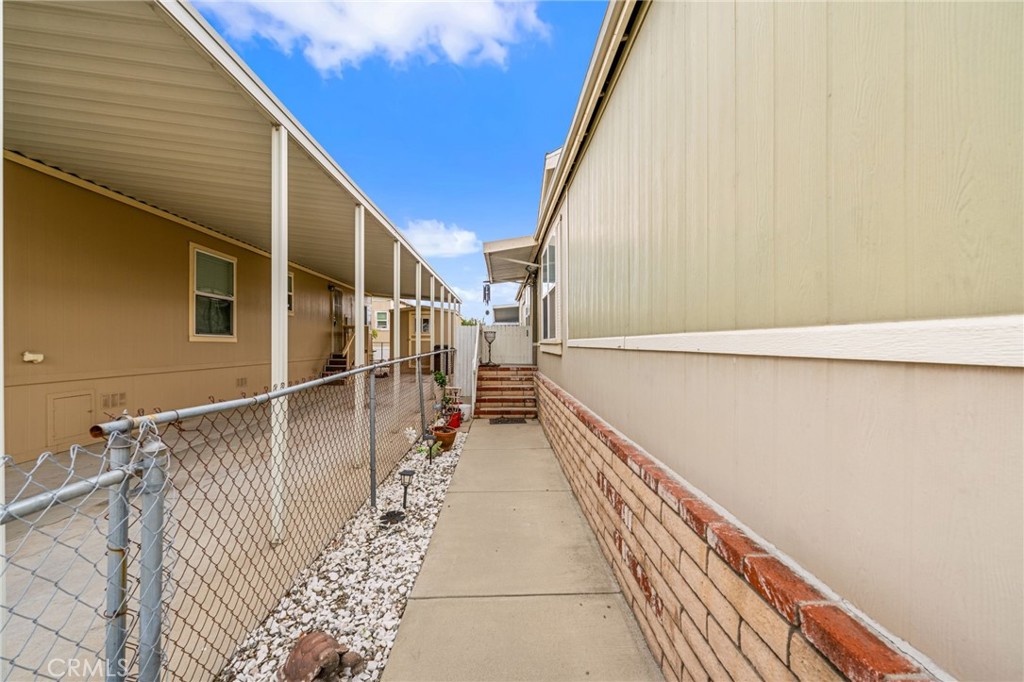 16860 Slover 54 Property Photo 3