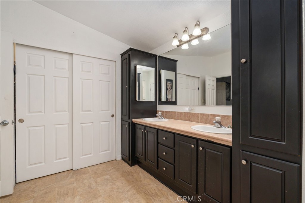 16860 Slover 54 Property Photo 20