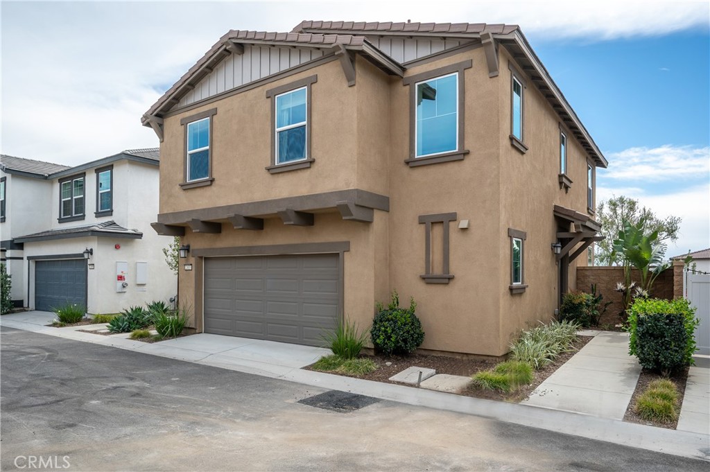 2433 Gunner Ridge Way Property Photo 2