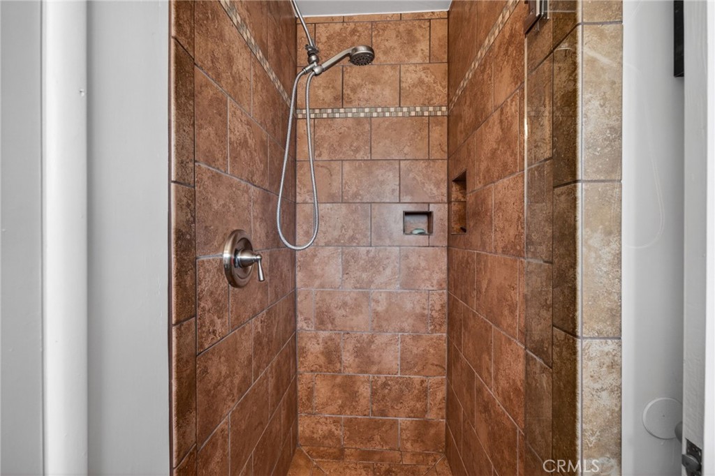514 E Victory Avenue Property Photo 37
