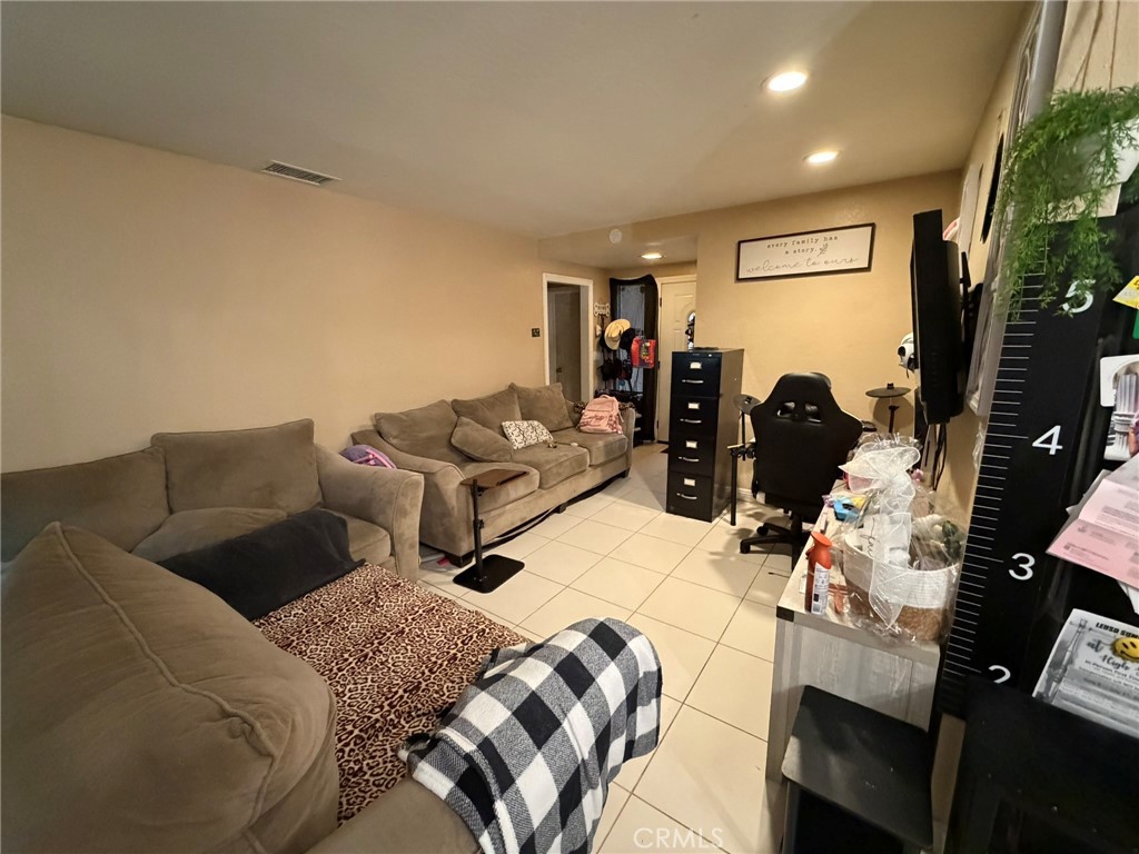 33070 Lorimer Property Photo 8