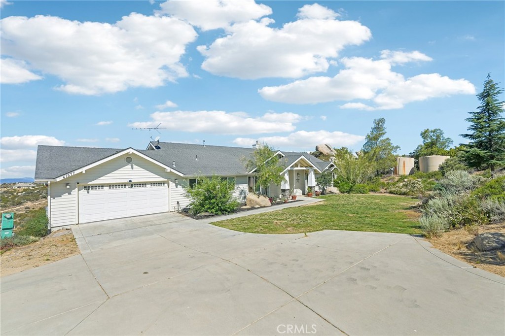 41577 Rolling Hills Property Photo 1