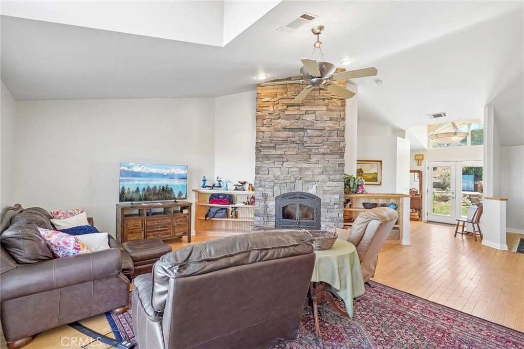 41577 Rolling Hills Property Photo 8