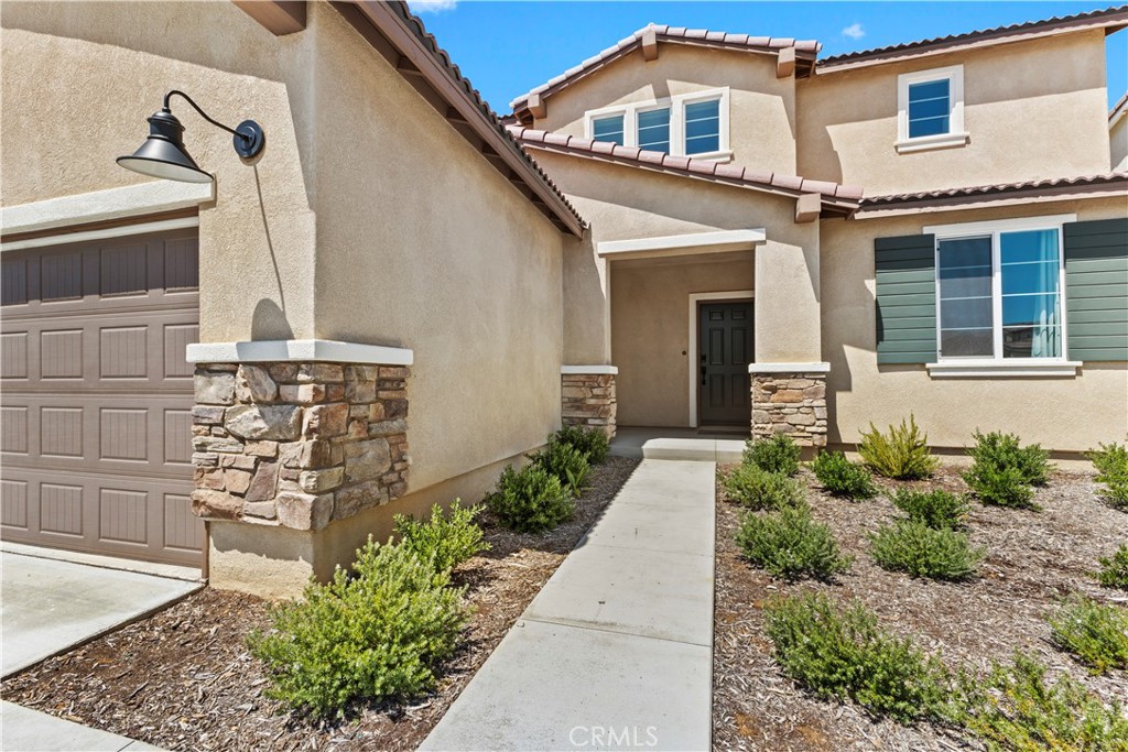 36780 Arietta Way Property Photo 3