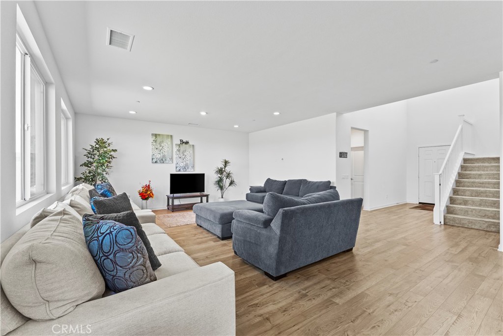 36780 Arietta Way Property Photo 6