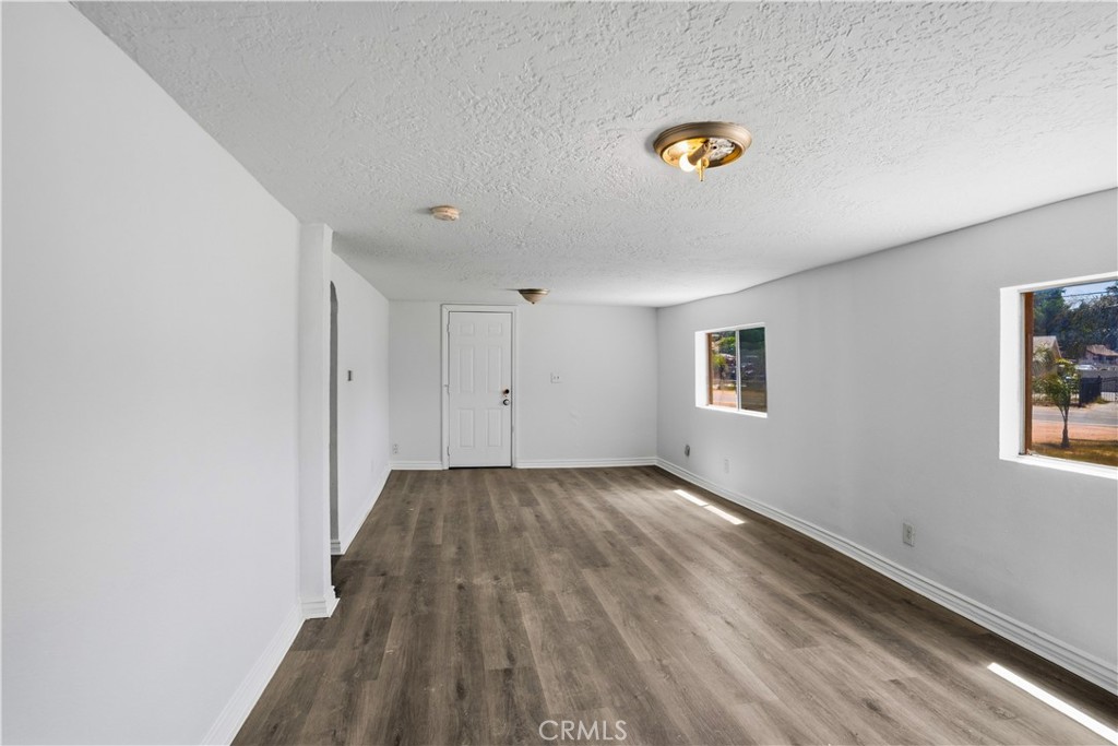 7081 Valley Way Property Photo 9