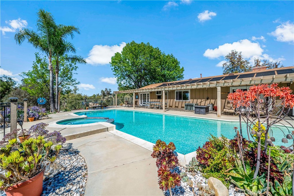 39980 Via Fernando Property Photo 1