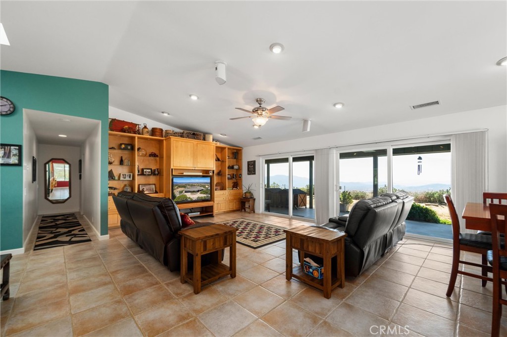 40230 Crazy Horse Canyon Road Property Photo 11