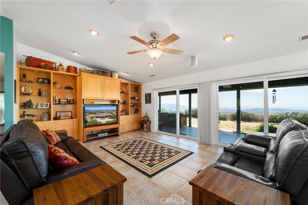 40230 Crazy Horse Canyon Road Property Photo 12