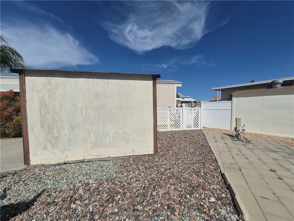 1295 S Cawston Avenue Property Photo 2