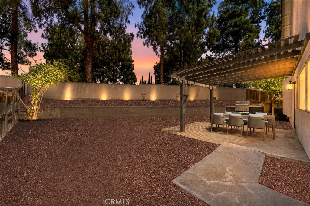 13734 Hillcrest Property Photo 8