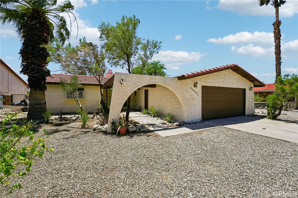 64903 Oakmount Avenue Property Photo 1