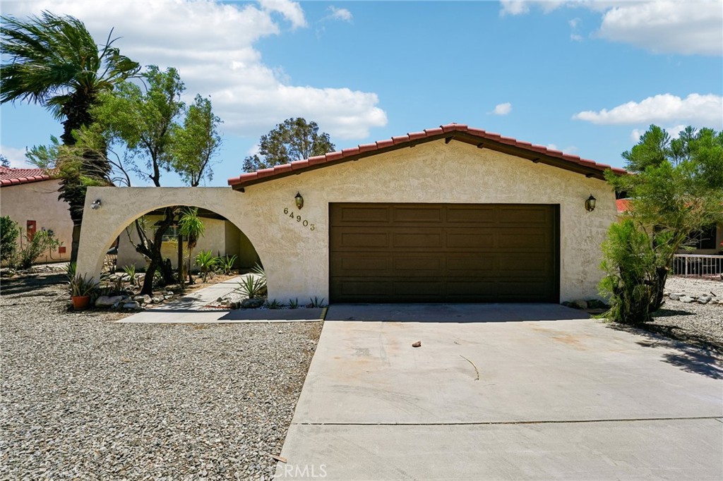 64903 Oakmount Avenue Property Photo 3