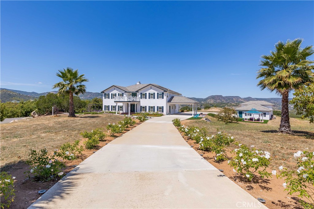 22252 Monte Rancho Dr Property Photo 3