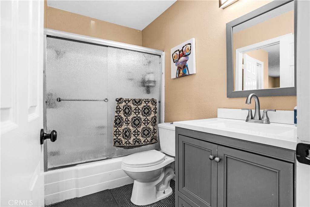 1312 Camelot Property Photo 18