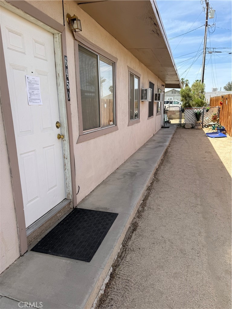 6450 Athol Property Photo 4