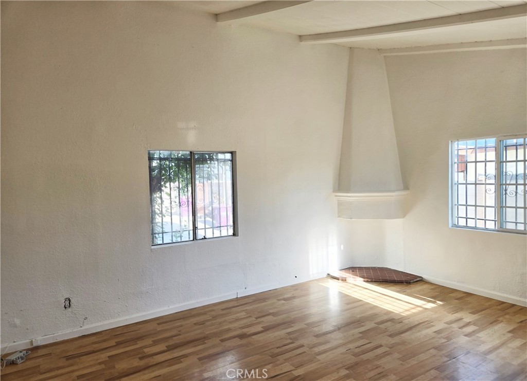 1914 Locust Property Photo 11