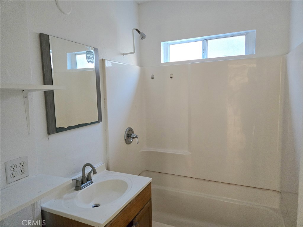 1914 Locust Property Photo 15