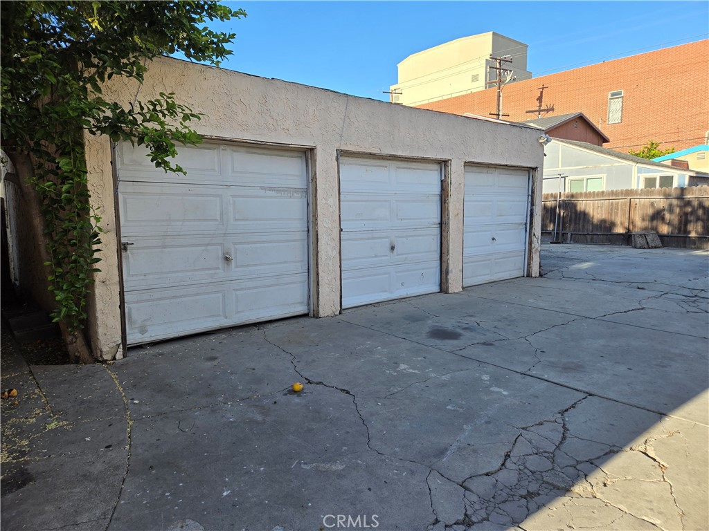1914 Locust Property Photo 23