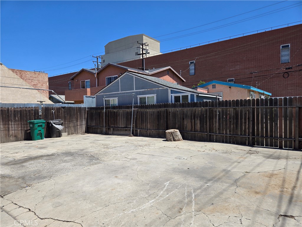 1914 Locust Property Photo 24