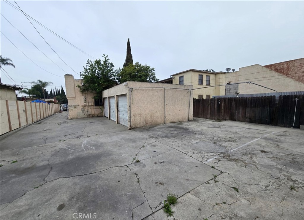 1914 Locust Property Photo 25