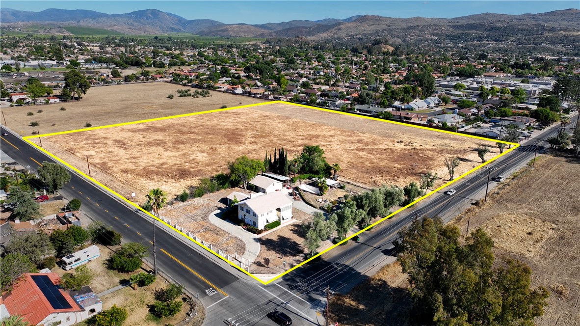 41531 Acacia Property Photo 1