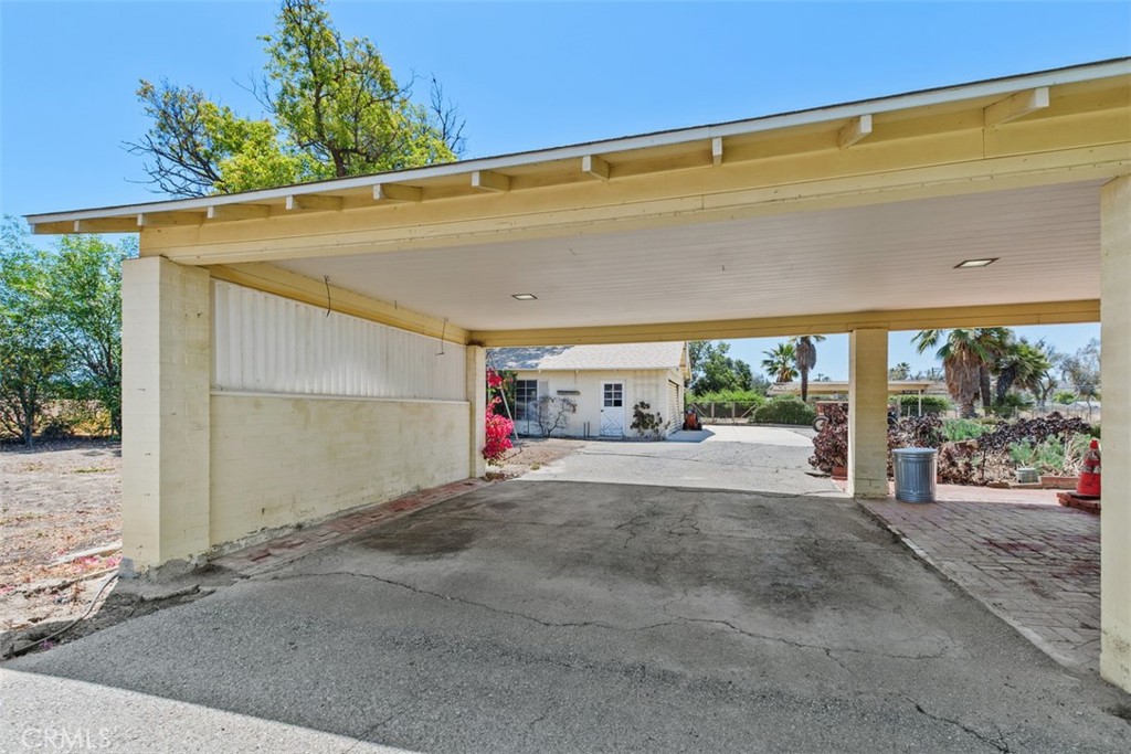 41531 Acacia Property Photo 9