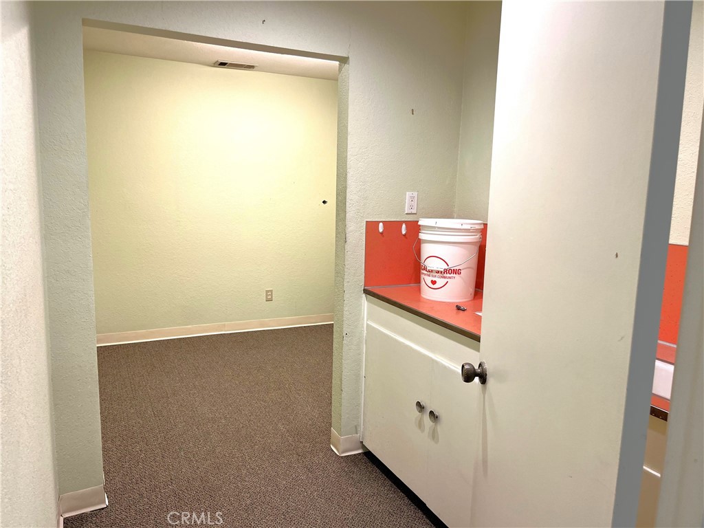 142 E Main Property Photo 7