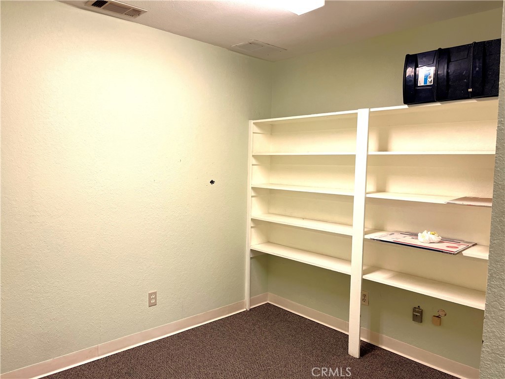 142 E Main Property Photo 8