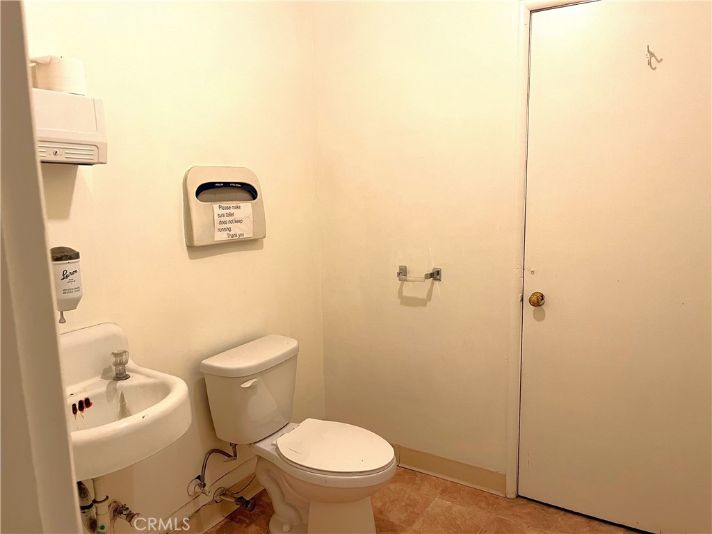 142 E Main Property Photo 10