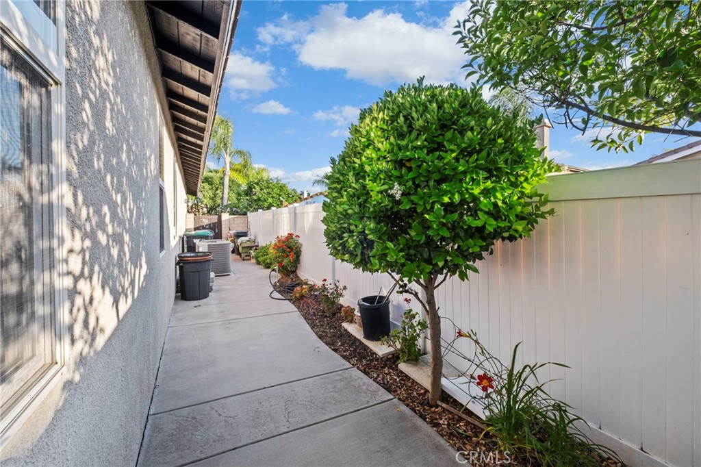 42115 Sagewood Property Photo 42