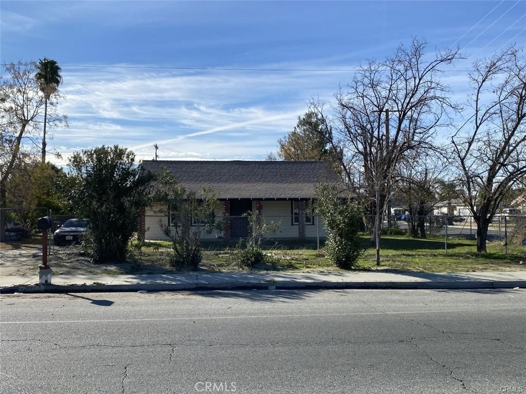 802 E Main Street Property Photo 1